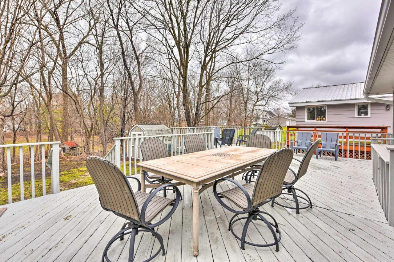 Charming Retreat With Deck - Walk To Lake Pepin Bagian luar foto